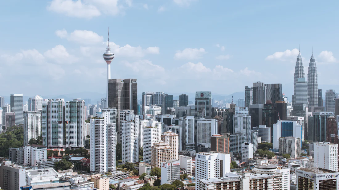 クアラルンプールの街並みと KL タワー